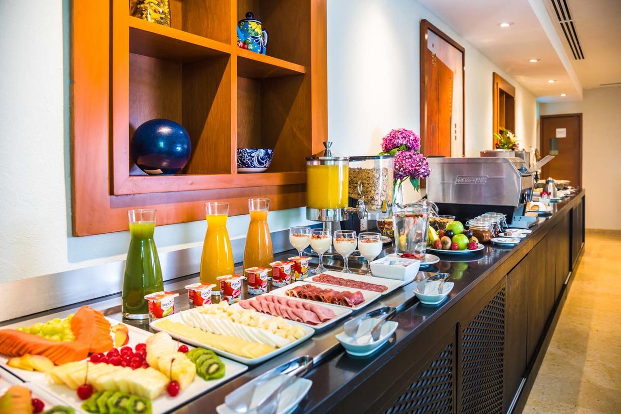 Eurostars Zona Rosa Suites Mexico City Exteriör bild A buffet at a hotel